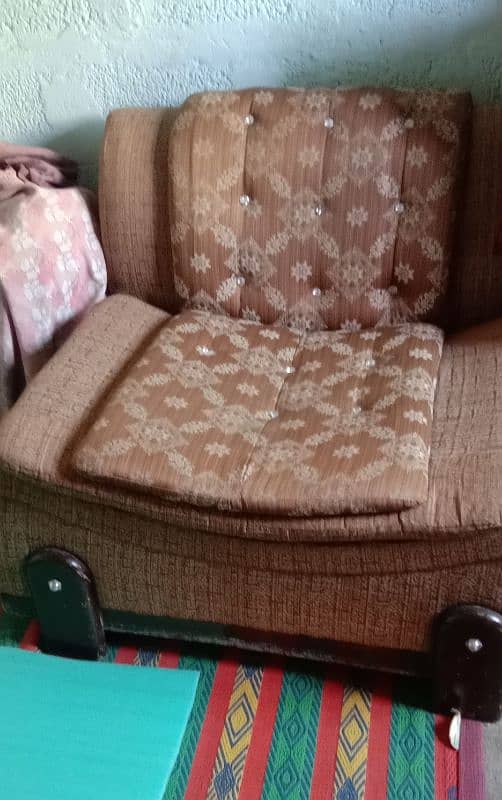 2 items Single Sofa 1