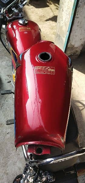 honda 125 2018 model tanki tappyy bht hi lush condition m 100% orignal 2