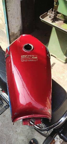 honda 125 2018 model tanki tappyy bht hi lush condition m 100% orignal 3