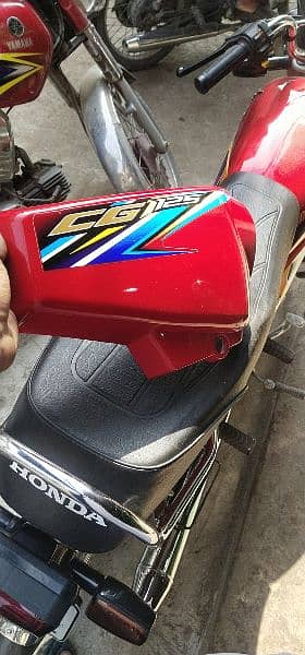 honda 125 2018 model tanki tappyy bht hi lush condition m 100% orignal 11