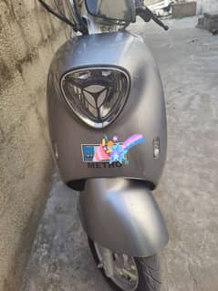 yadea metro m6 electric scooter bike good condition for sale