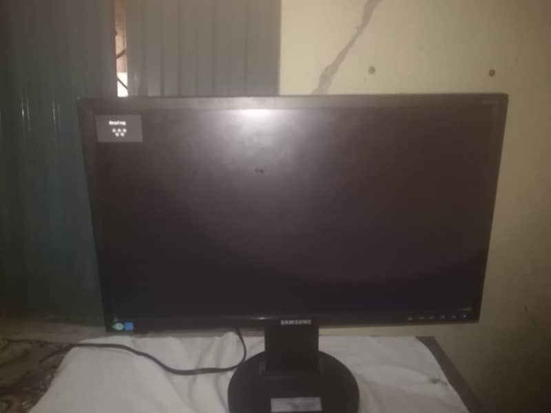 Computer LCD for sale (brand) SAMSUNG (condition) NEW 8