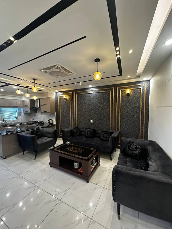 1 Bedroom VIP full furnishe flat for rent per day available in Bahia Town Lahore 0