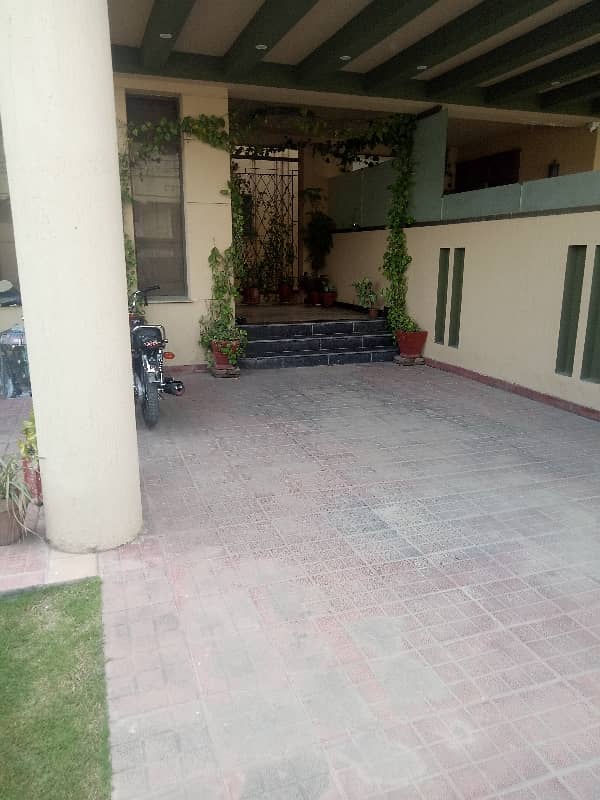 14 marla house for sale in lvl bani gala near main maree rood 1