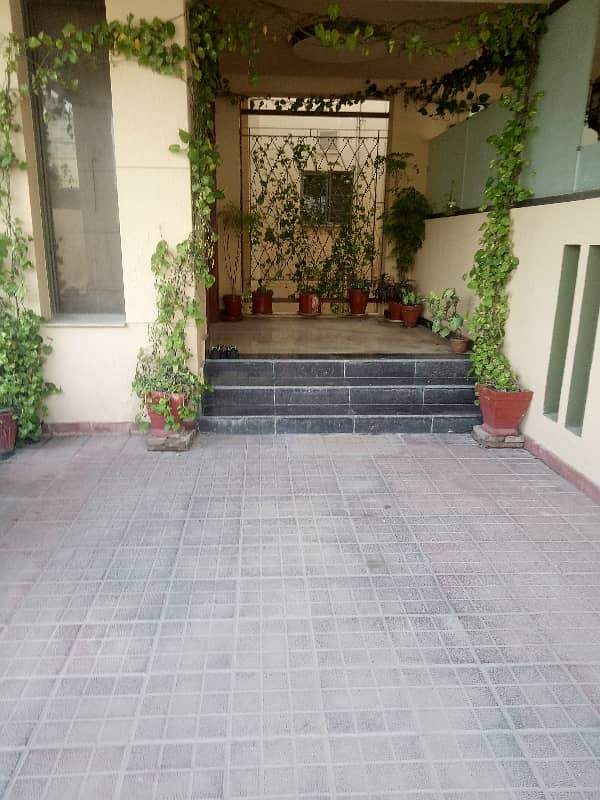 14 marla house for sale in lvl bani gala near main maree rood 11