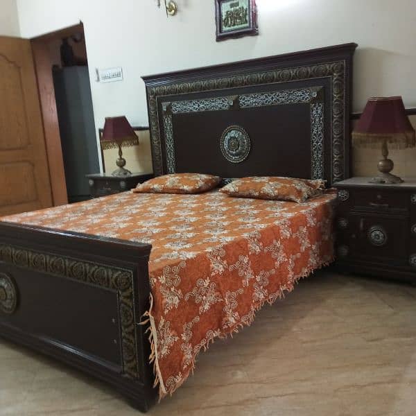 king size bed with side table with out matress 1