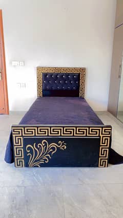 single just like new bed with poshish 0