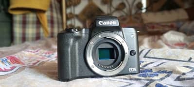 Canon M50