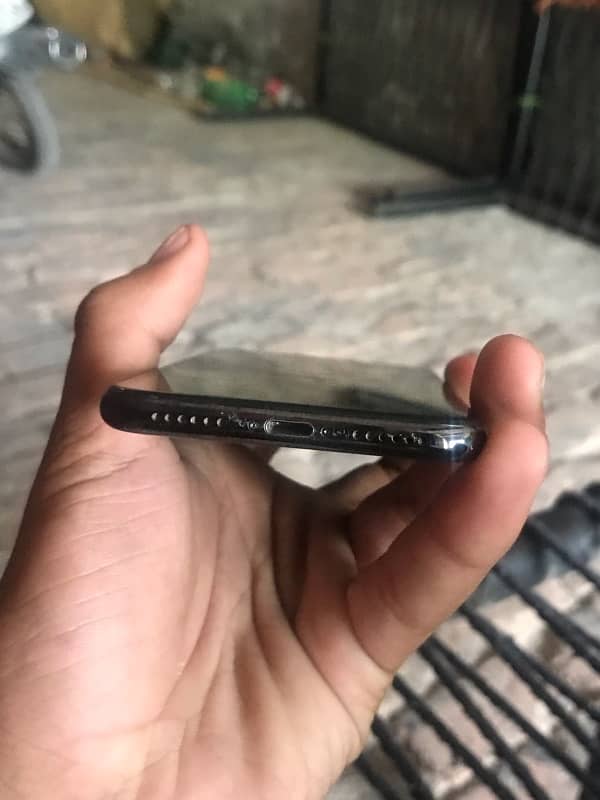 IPhone x battery service pa face adi issu baki all ok haa non pata haa 4