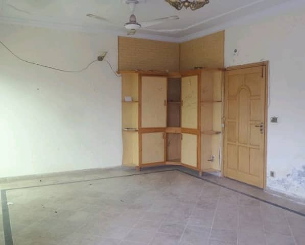 Spacious House Is Available In G-10/4 For rent 1