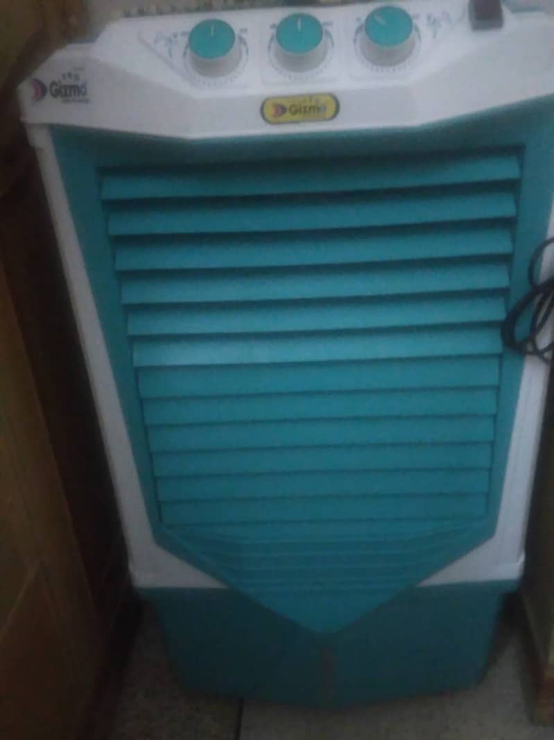 PLASTIC BODY ROOM COOLER+ THREE COOLING GEL BOTTLES 2