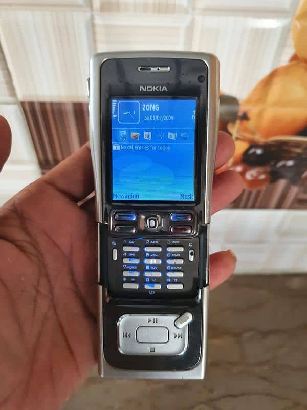 Nokia N91 old keyad slide phone 2