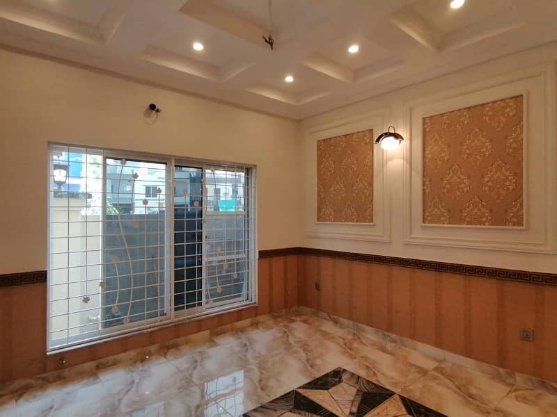 10 Marla House In Stunning LDA Avenue Is Available For sale 1