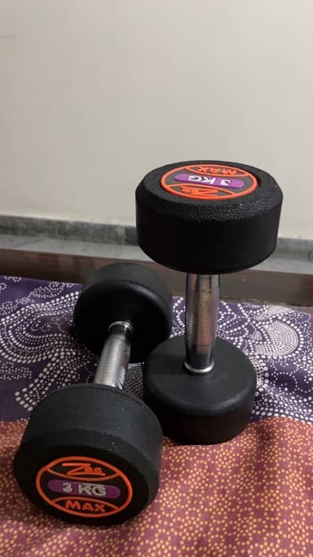 3+3=6 kg dumbells just on day use brand new 1