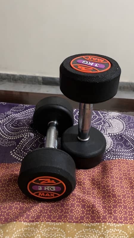 3+3=6 kg dumbells just on day use brand new 3