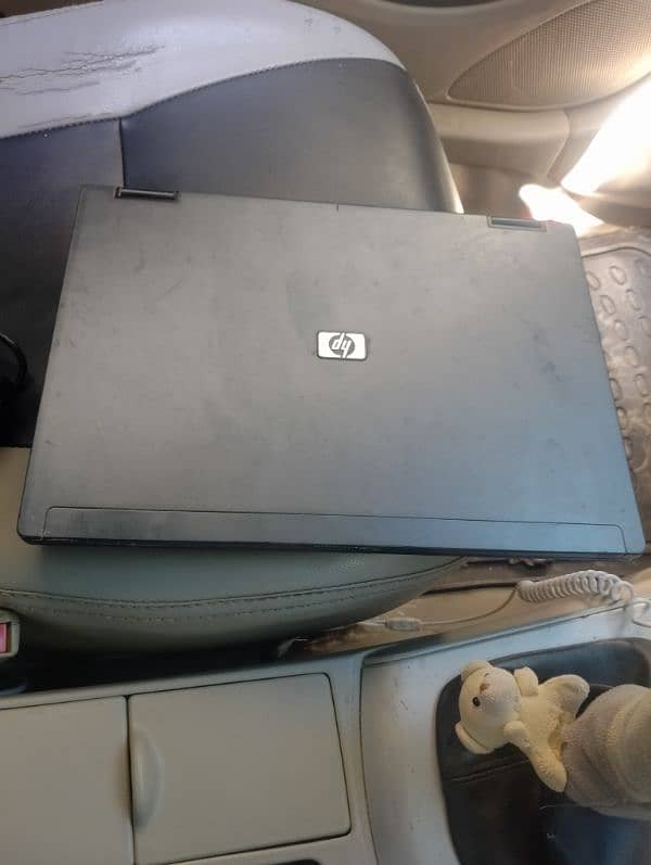 Hp laptop for sell urgent 3gb ram 250hard disc 1