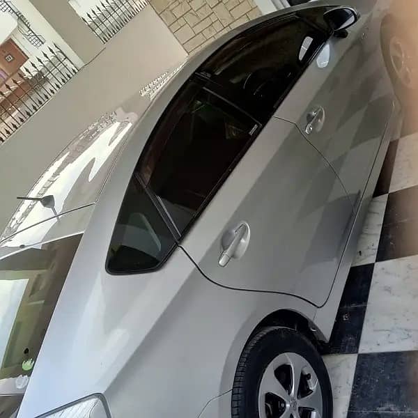 Toyota Prius 2014 3