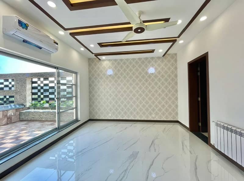 1 Kanal Out Class Stylish Luxury House For Rent In DHA Phase 4,Block GG, Reasonable Price And Suitable Location Pakistan Punjab Lahore. 3