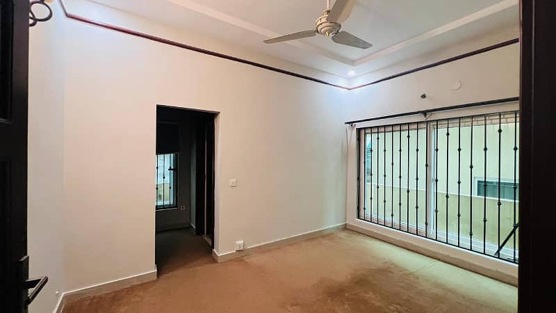 10 MARLA BASEMENT HOUSE FOR RENT 10