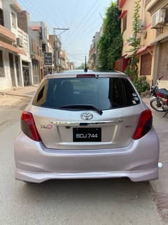 Toyota Vitz 2015(push start) 0