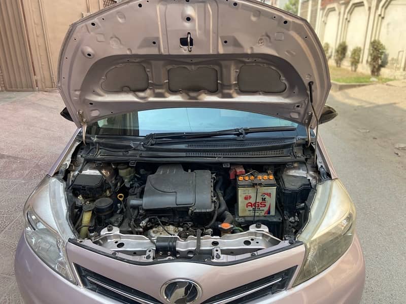 Toyota Vitz 2015(push start) 8