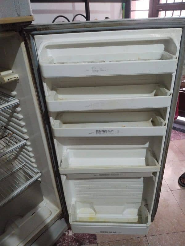 fridge for urgent sale 1