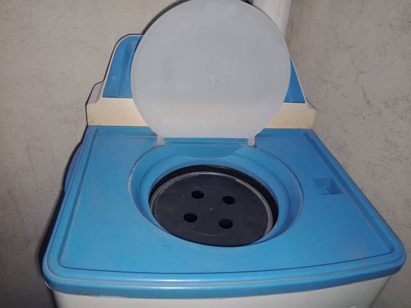 Rarely used spin dryer plastic body 4