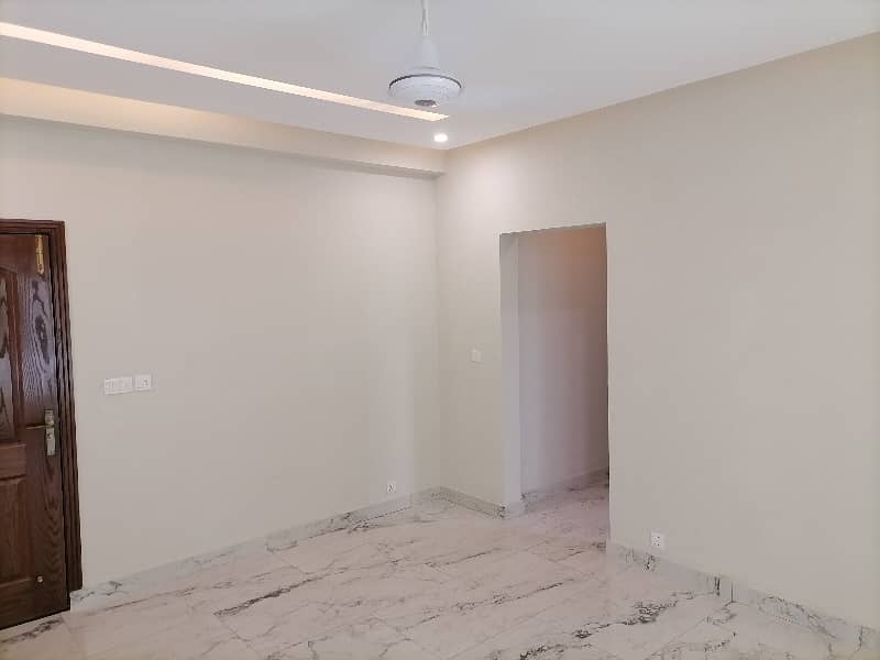 Flat For Rent In Askari 11 - Sector D Lahore 3