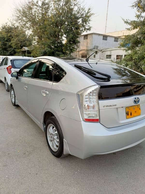 Toyota Prius 2011 4