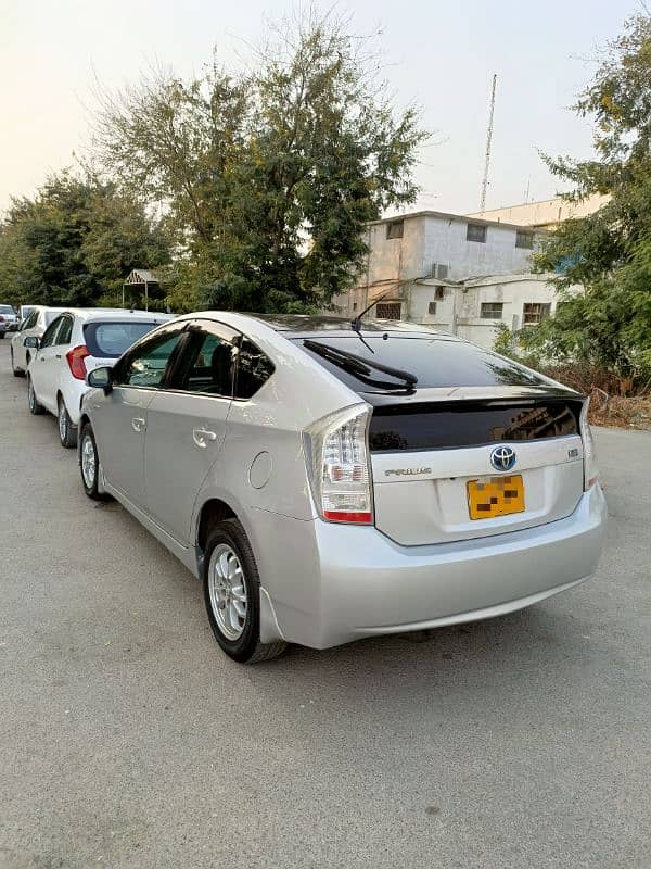 Toyota Prius 2011 8