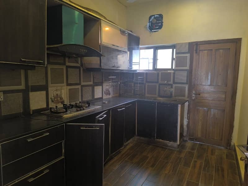 Aesthetic Upper Portion Of 1550 Square Feet For rent Is Available 1