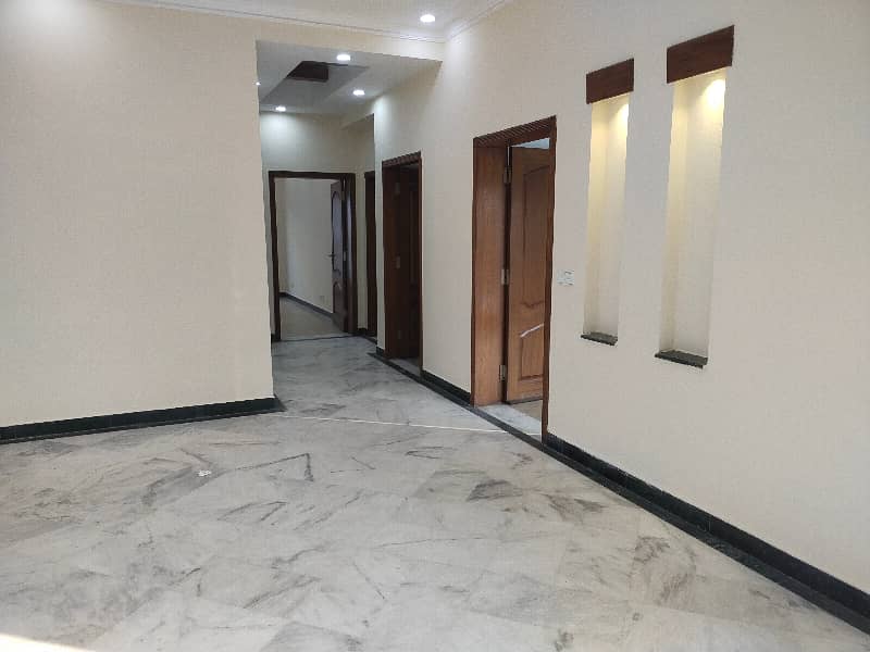 1 Kanal Seprate Gate Upper Portion Available For Rent In DHA Phase 3, Lahore Cantt 0