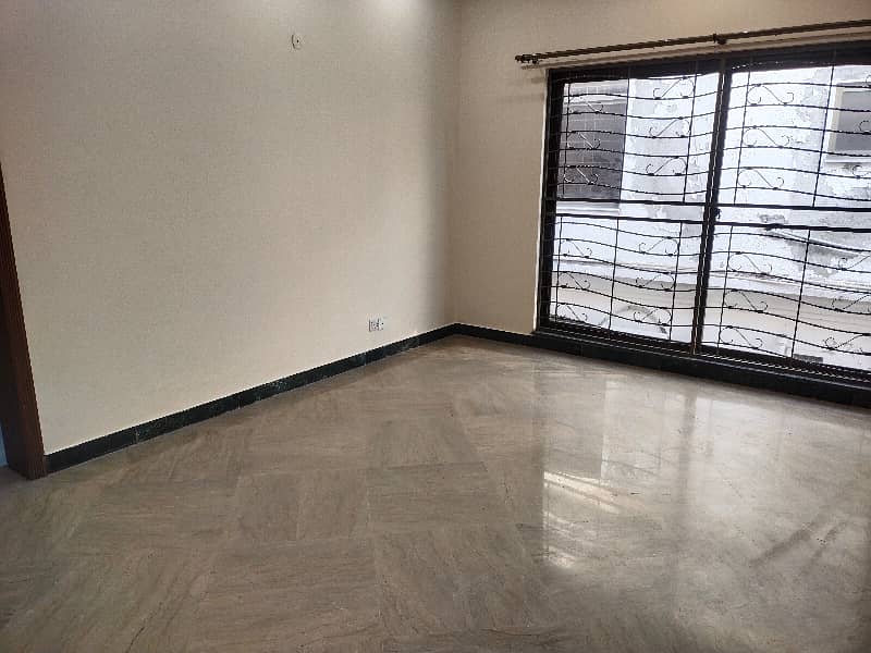 1 Kanal Seprate Gate Upper Portion Available For Rent In DHA Phase 3, Lahore Cantt 5