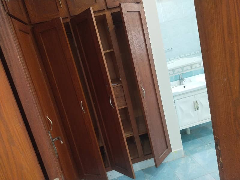 1 Kanal Seprate Gate Upper Portion Available For Rent In DHA Phase 3, Lahore Cantt 7