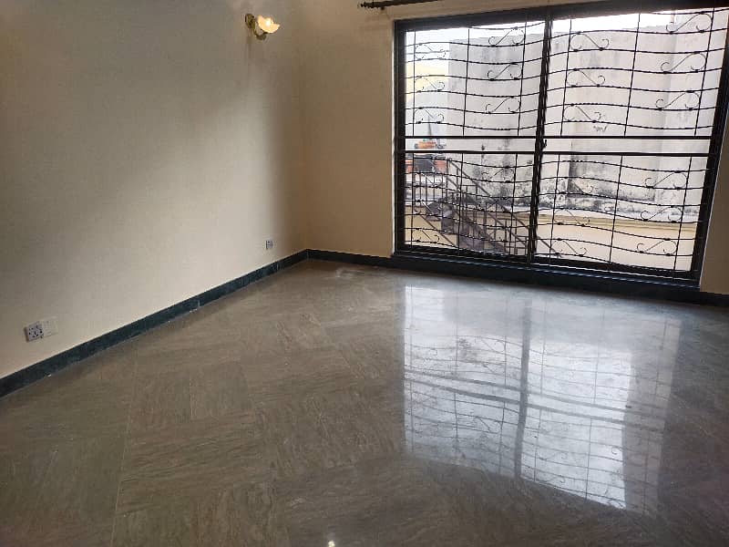 1 Kanal Seprate Gate Upper Portion Available For Rent In DHA Phase 3, Lahore Cantt 8