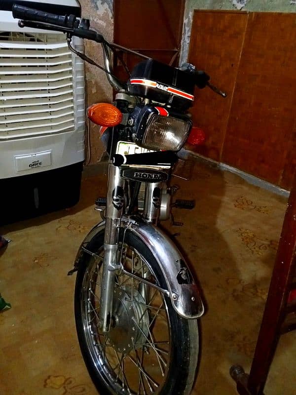 Honda CG125 in red colour 4