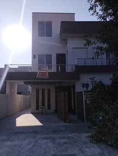 10 MARLA BRAND NEW HOUSE FOR SALE IN VERY REASONABLE PRICE ( CHAMBIL BLOCK BAHRIA TOWN LAHORE ) 0