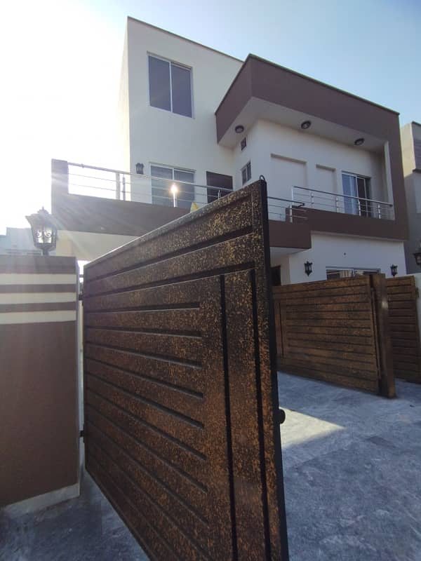 10 MARLA BRAND NEW HOUSE FOR SALE IN VERY REASONABLE PRICE ( CHAMBIL BLOCK BAHRIA TOWN LAHORE ) 1