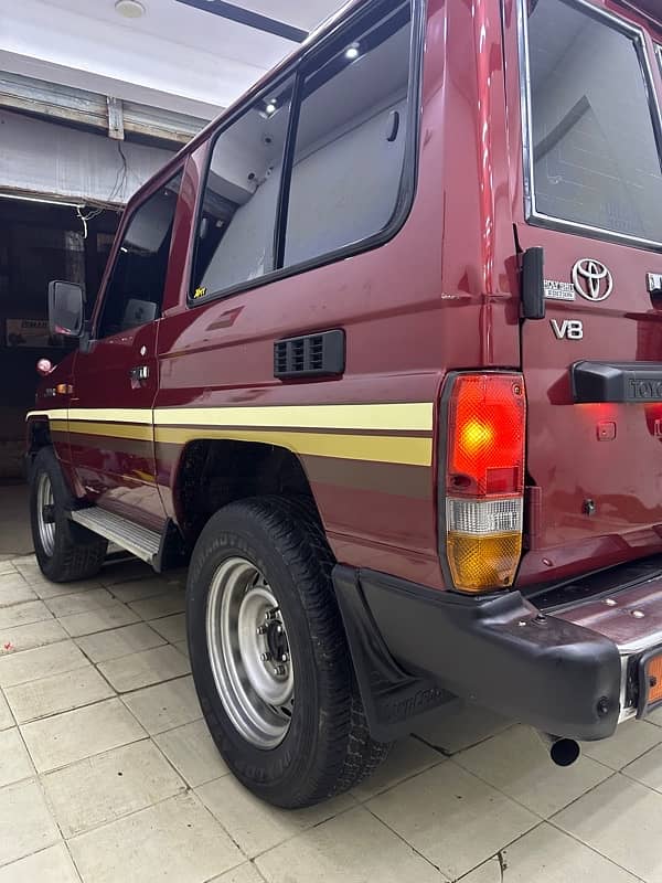 Toyota Prado 1990 11