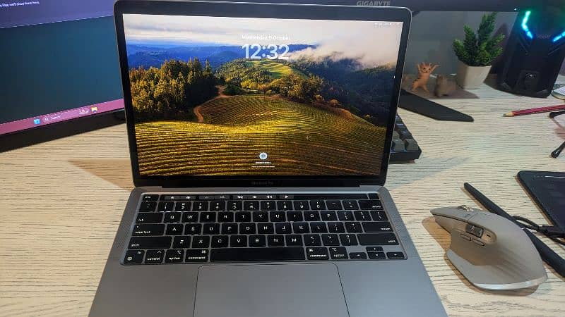 Macbook Pro M1 (2020), 8gb RAM, 256gb ROM 0