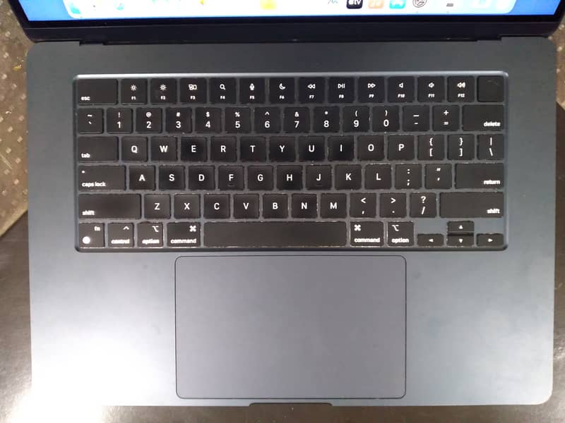 Macbook Air M2, 15" (8/256). 4