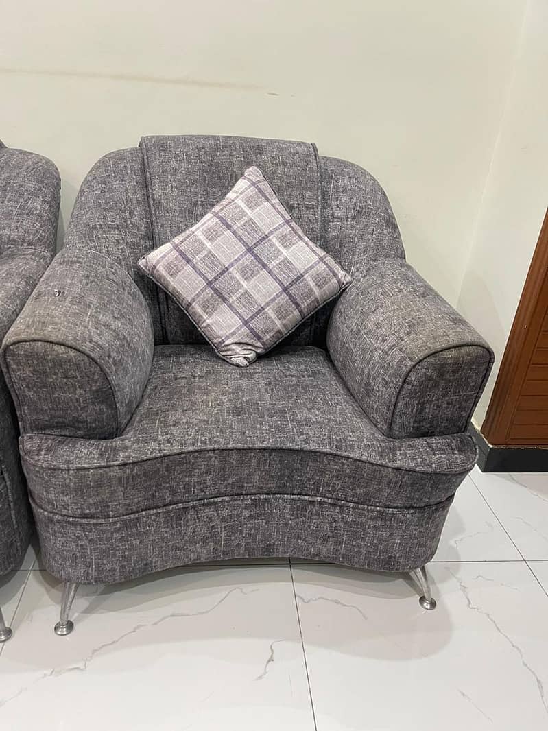 Sofa Set For sale//7 Seater Sofa//Luxury Sofa Set//good condition 2