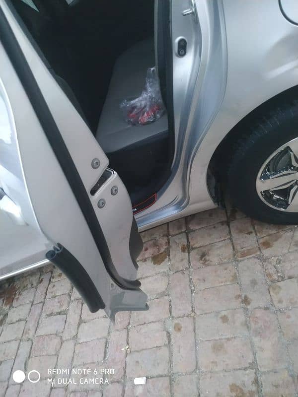 Toyota Vitz 2013 Like New 10