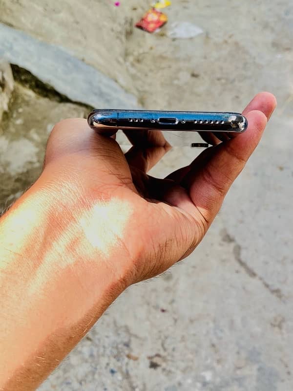 iPhone XS 100% Waterpack 5