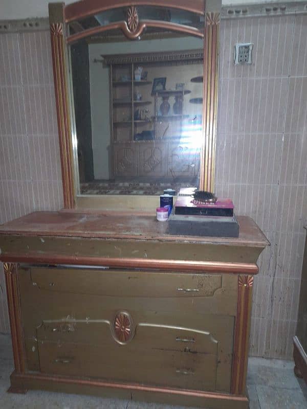 wooden bed dressing table and show case in Deco paint for sale 1