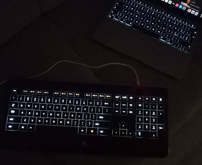 Logitech Wireless Illuminated Keyboard K800 0