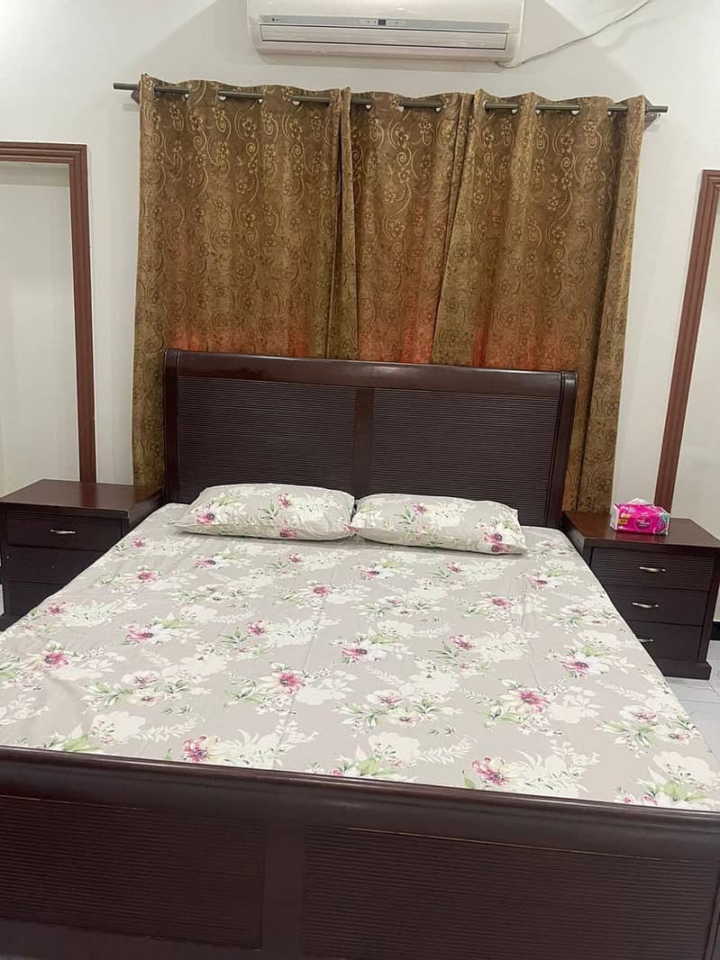 Bed set For Sale//wooden bedset/double bed//king size bed/2 single bed 1