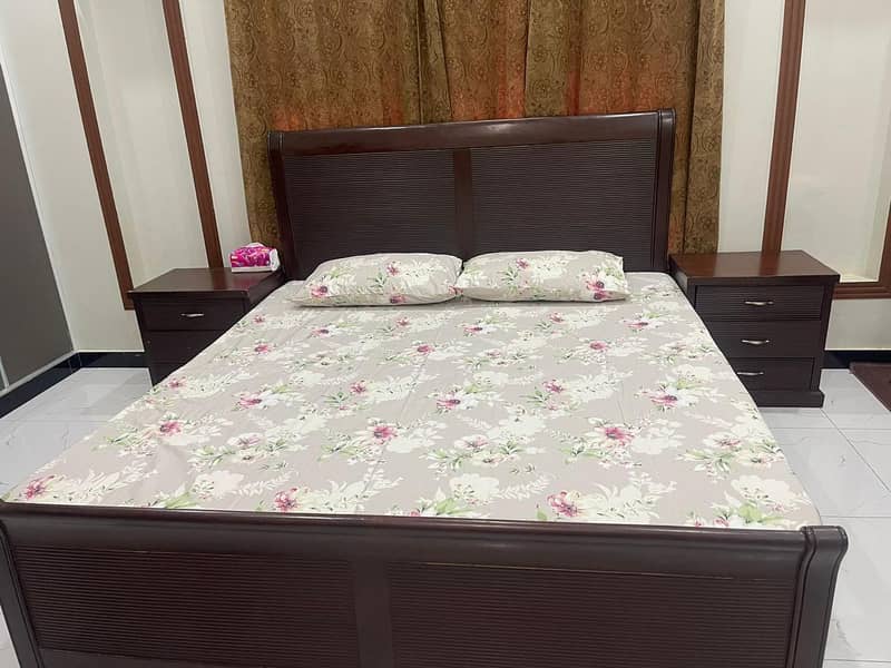 Bed set For Sale//wooden bedset/double bed//king size bed/2 single bed 2