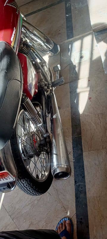 bike ka koi kaam ni hai  pics mai dekh sakty hai price finl hai 70000 1