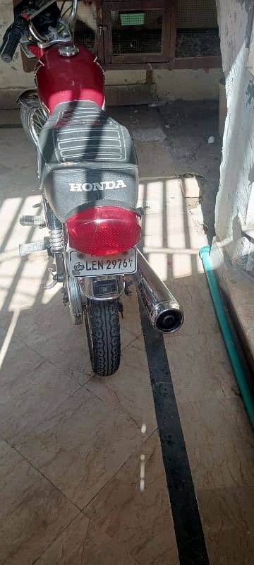 bike ka koi kaam ni hai  pics mai dekh sakty hai price finl hai 70000 2